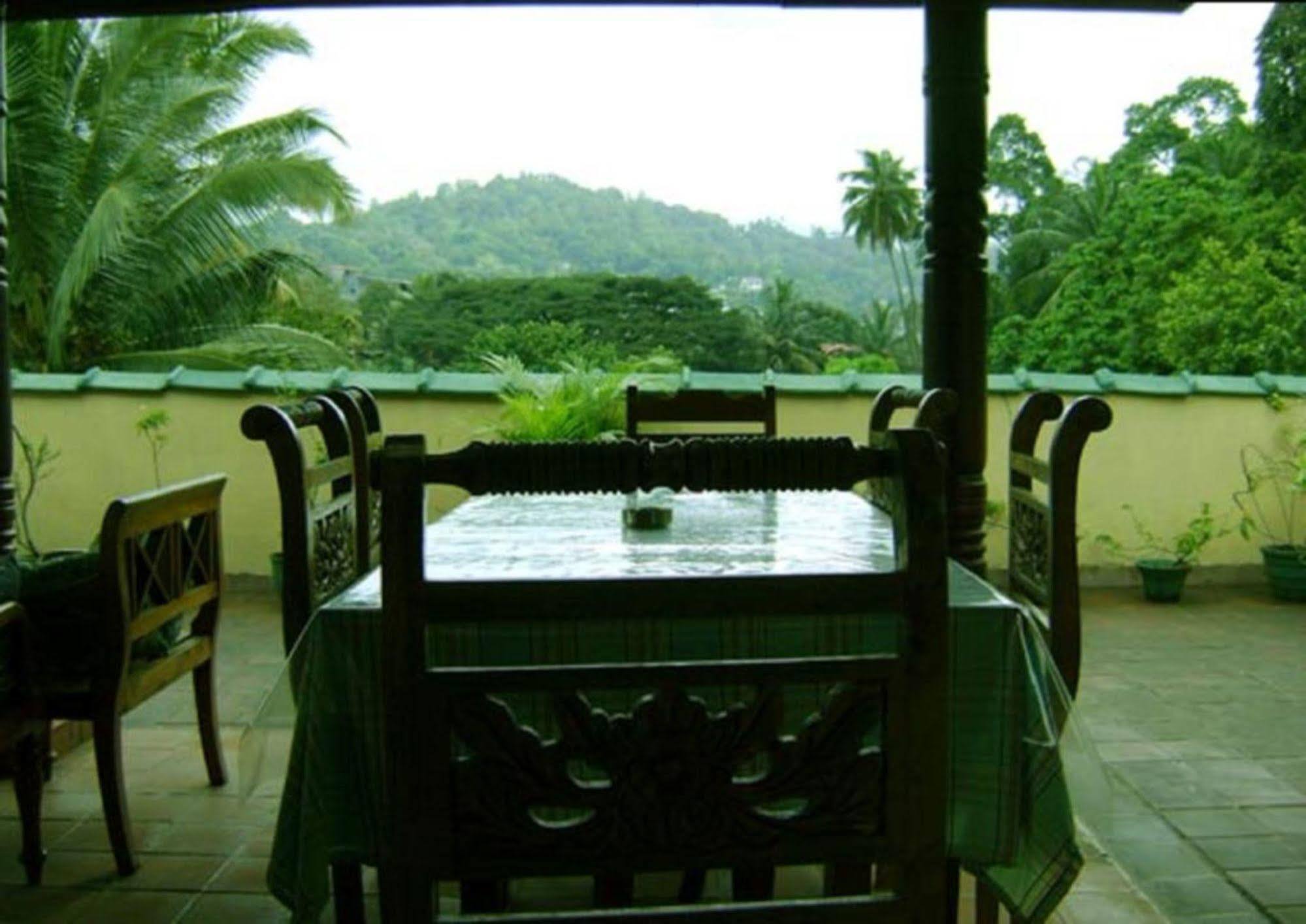 Palm Garden Home Stay Deiyannewela Экстерьер фото